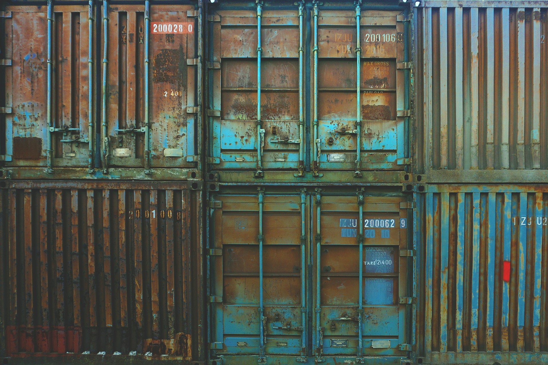 Easy Methods for Scrapping Old Shipping Containers