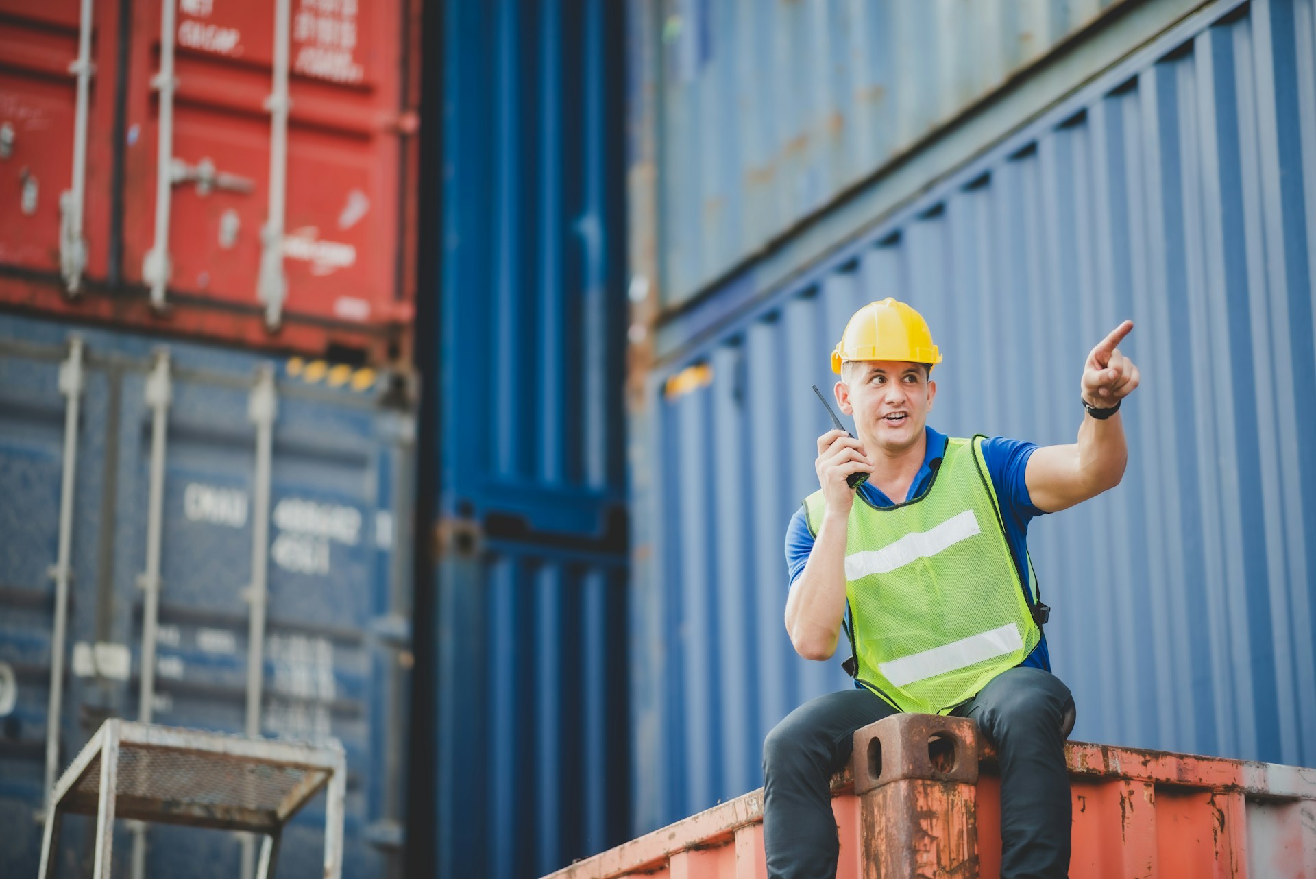 When to Book Emergency Haulage Services for Urgent Container Moves