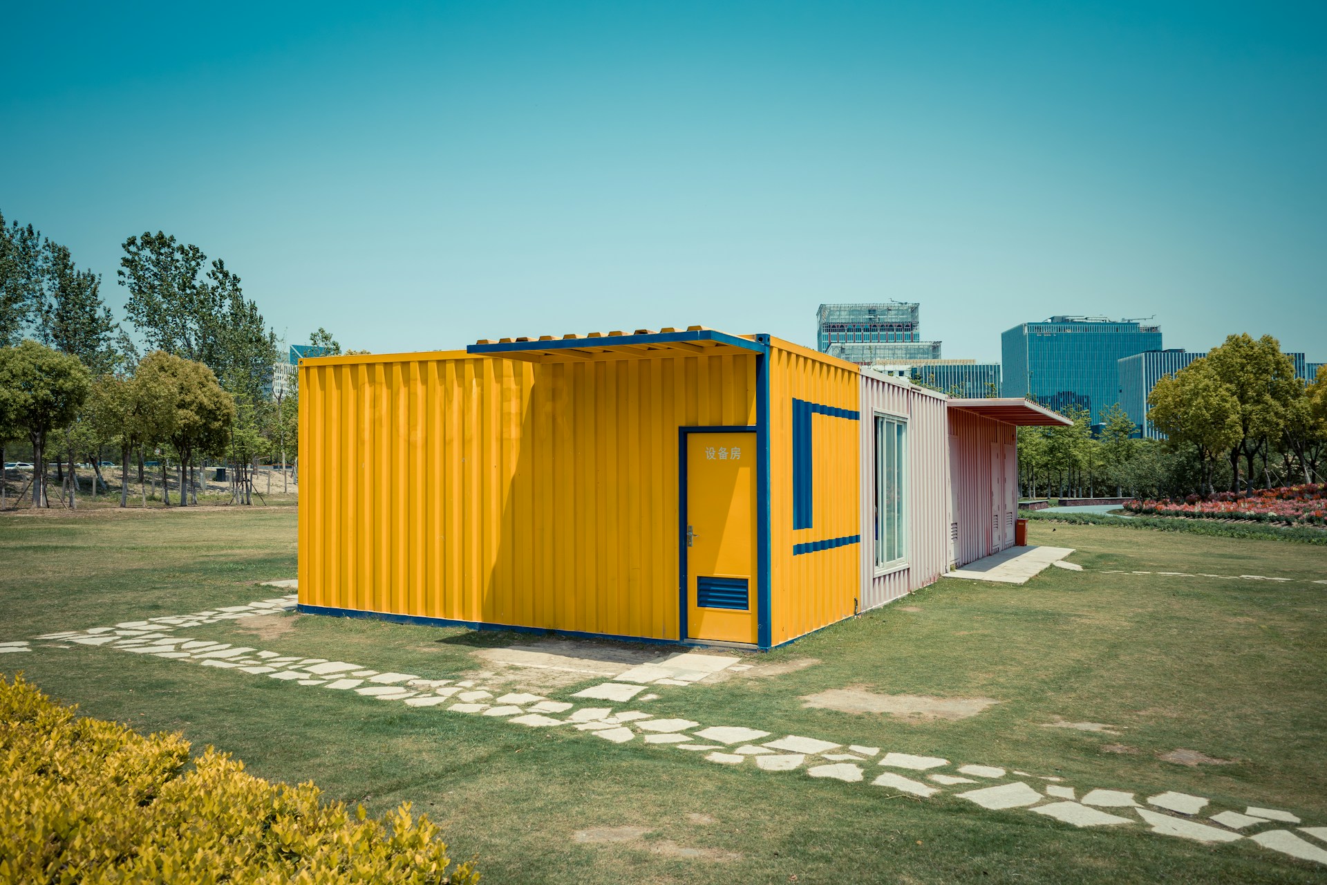 Rethinking School Space Using Classroom Containers for Overflow
