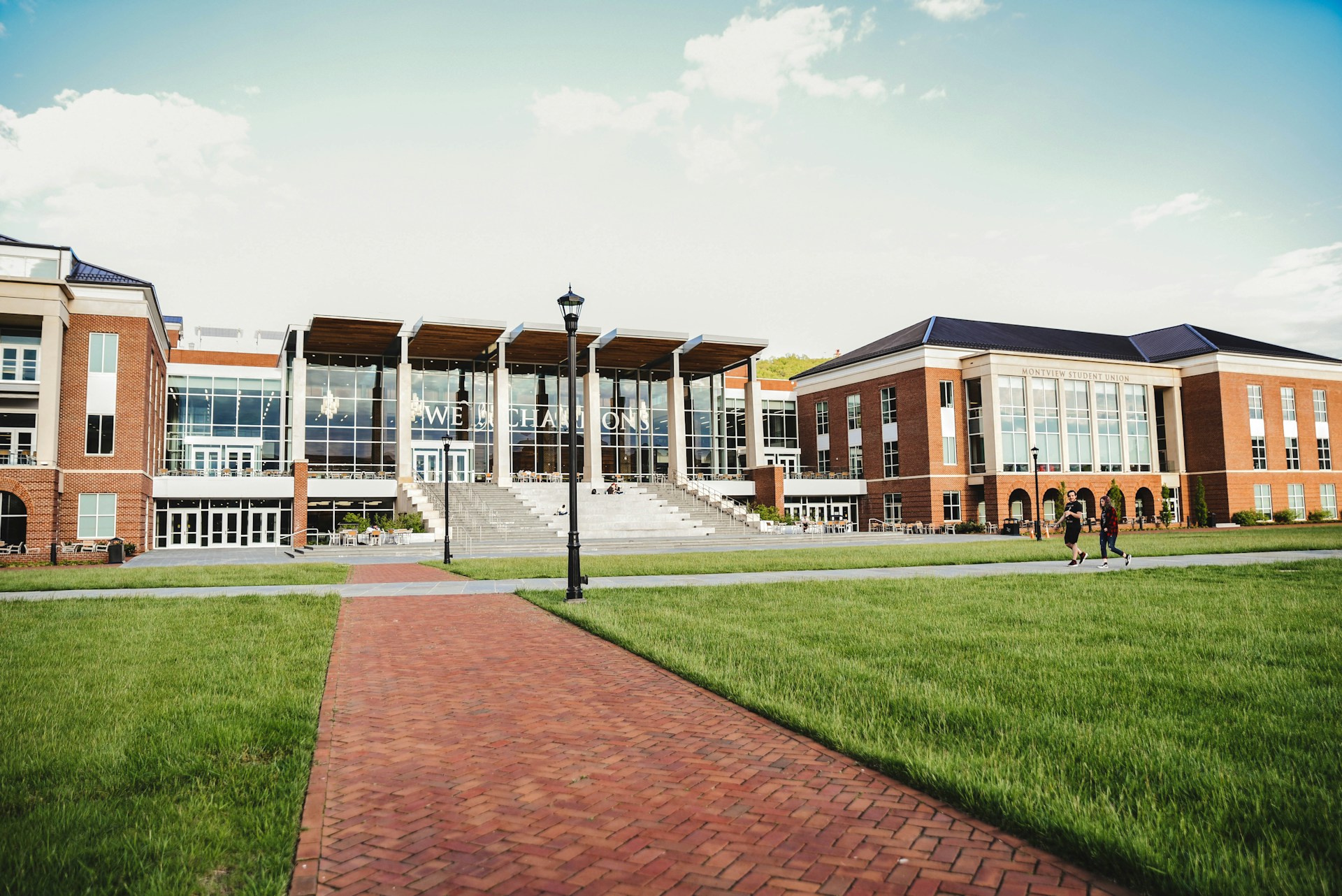 How to Plan a Smooth Container Removal at Large Campuses