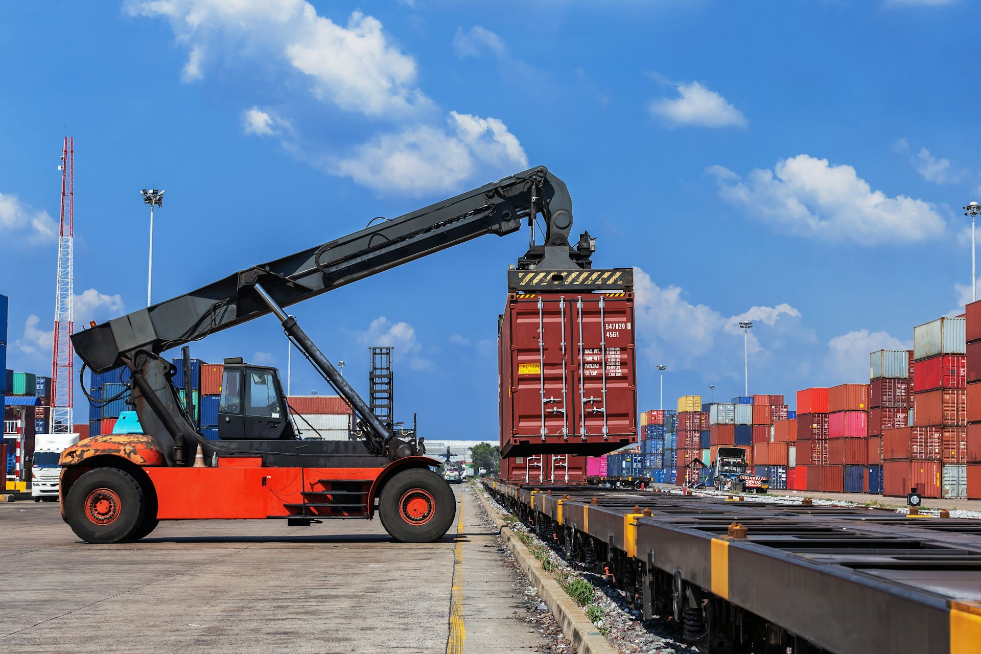 Why Experienced Shipping Container Transporters Matter